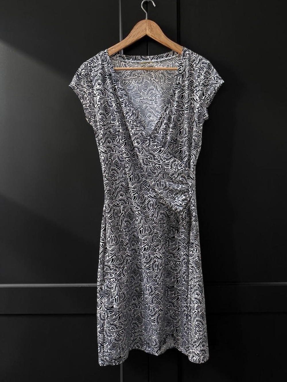 Athleta Black & White Printed Faux Wrap-Style Knee Length Dress! Large!